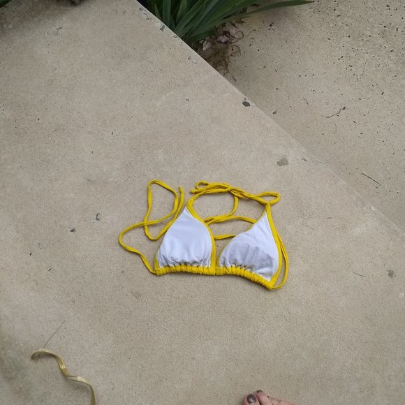 YELLOW TRIANGLE BIKINI TOP W RHINESTONES !! - Picture 3 of 3